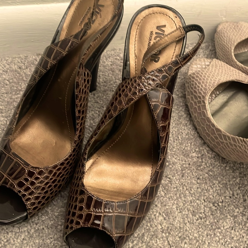 VICTOR ALFARO: Worn once. Size 8.5 woman’s. True to size. Priced to sell!